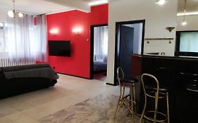 Top Center Cozy And Spacious Apartment