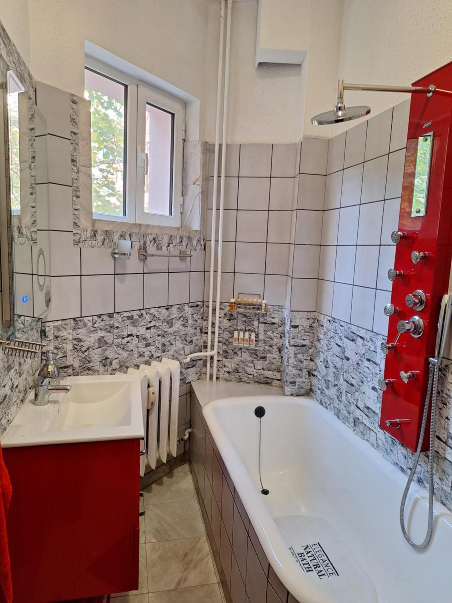 Top Center Cozy And Spacious Apartment София Екстериор снимка